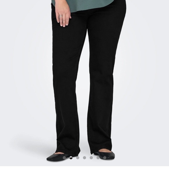 Carmakoma Denim - New Only Carmakoma Classic Black High Waisted Women's Demin Jeans with Raw Edges